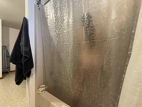 Snapshot of MissSwitch chatting on 12.20.24 MissSwitch online show from 12.20.24