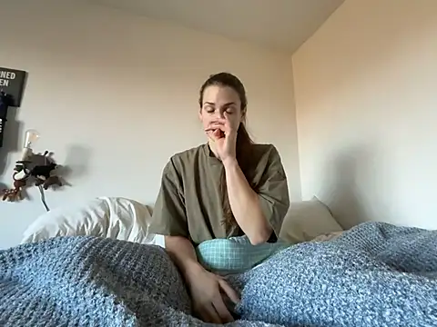 Snapshot of MissSwitch chatting on 12.31.24 MissSwitch online show from 12.31.24