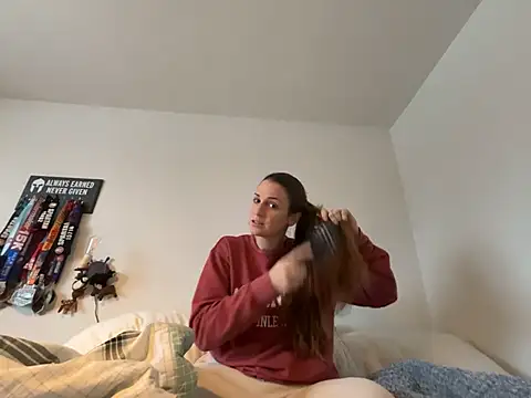 Snapshot of MissSwitch chatting on 01.02.25 MissSwitch online show from 01.02.25