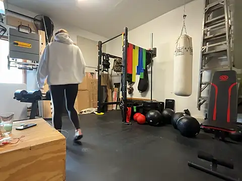 Snapshot of MissSwitch chatting on 01.02.25 MissSwitch online show from 01.02.25