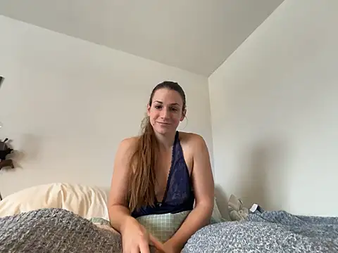 Snapshot of MissSwitch chatting on 01.10.25 MissSwitch online show from 01.10.25