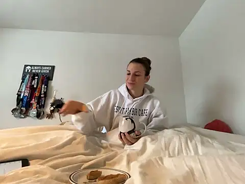 Snapshot of MissSwitch chatting on 01.24.25 MissSwitch online show from 01.24.25