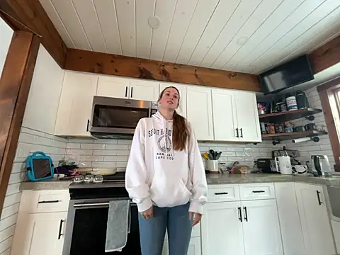 Snapshot of MissSwitch chatting on 01.24.25 MissSwitch online show from 01.24.25