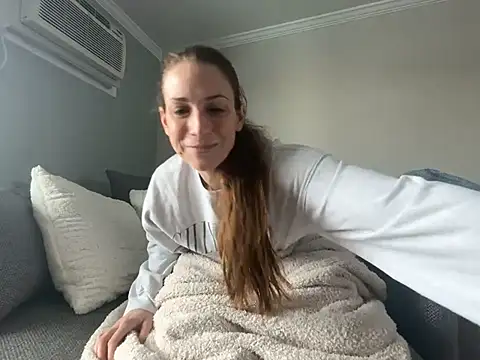 Snapshot of MissSwitch chatting on 03.07.25 MissSwitch online show from 03.07.25