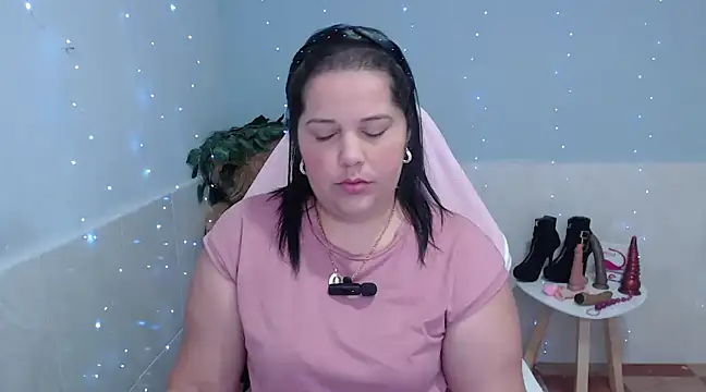kiara scottt online show from 01.07.25