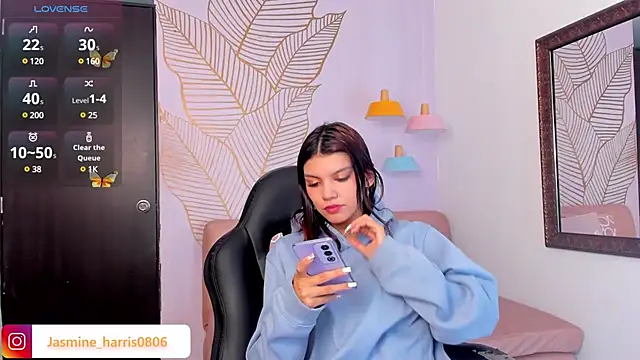 Snapshot of JasmineHarris chatting on 12.18.24 JasmineHarris online show from 12.18.24