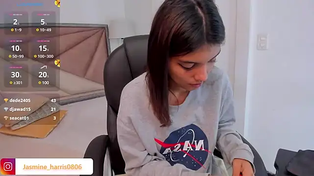 Snapshot of JasmineHarris chatting on 02.05.25 JasmineHarris online show from 02.05.25