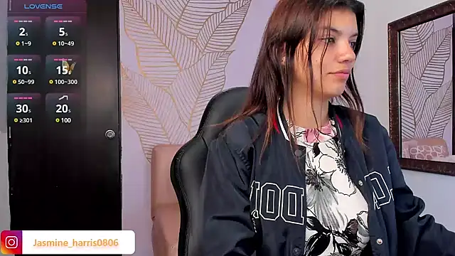 Snapshot of JasmineHarris chatting on 02.11.25 JasmineHarris online show from 02.11.25