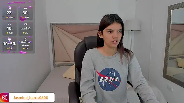 Snapshot of JasmineHarris chatting on 02.24.25 JasmineHarris online show from 02.24.25
