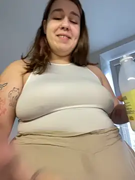 Snapshot of SuzieMurray chatting on 11.08.25 SuzieMurray online show from 11.08.25