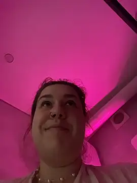 Snapshot of SuzieMurray chatting on 11.15.25 SuzieMurray online show from 11.15.25