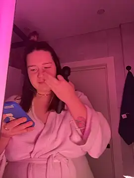 Snapshot of SuzieMurray chatting on 11.20.25 SuzieMurray online show from 11.20.25