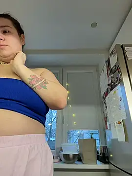 Snapshot of SuzieMurray chatting on 11.22.25 SuzieMurray online show from 11.22.25