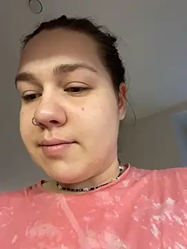 Snapshot of SuzieMurray chatting on 11.26.25 SuzieMurray online show from 11.26.25