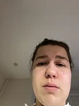 Snapshot of SuzieMurray chatting on 11.27.25 SuzieMurray online show from 11.27.25