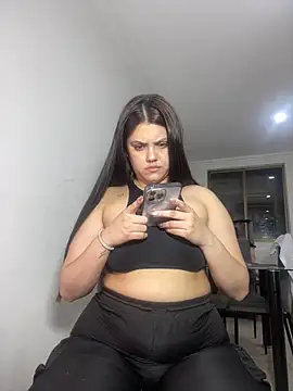 Snapshot of kimberlyhills1 chatting on 12.17.24 kimberlyhills1 online show from 12.17.24