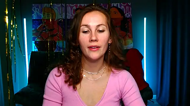 Snapshot of MichelleOrtis chatting on 12.28.24 MichelleOrtis online show from 12.28.24