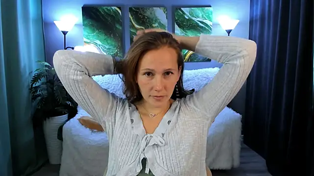 Snapshot of MichelleOrtis chatting on 09.29.25 MichelleOrtis online show from 09.29.25