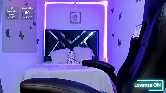 Dana martinezz online show from 11.25.25