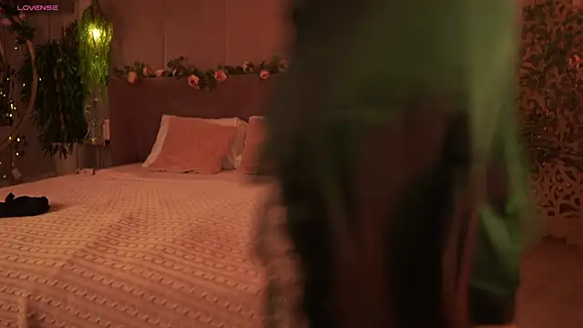 Smiley Mia online show from 09.20.25