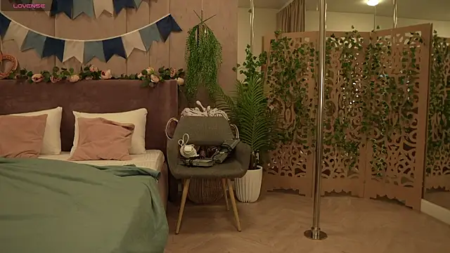 Smiley Mia online show from 10.02.25