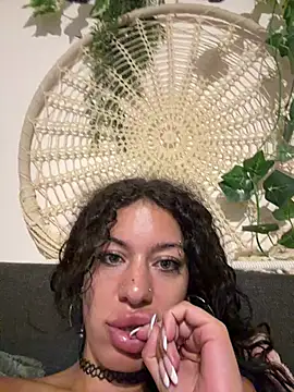 Snapshot of AlyssaHottv_ chatting on 08.05.26 AlyssaHottv online show from 08.05.26