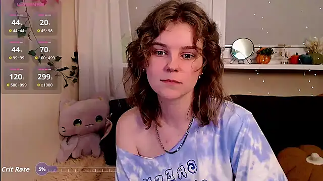 Snapshot of Moona_xx chatting on 10.29.25 Moona xx online show from 10.29.25