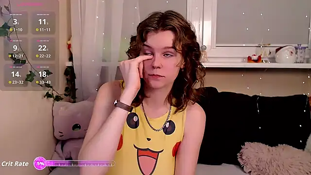 Snapshot of Moona_xx chatting on 12.04.25 Moona xx online show from 12.04.25