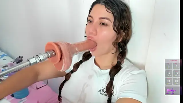 hade cute online show from 02.26.25