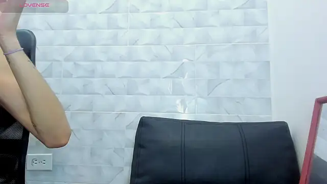 Snapshot of Realbadbxtch chatting on 02.18.25 Realbadbxtch online show from 02.18.25