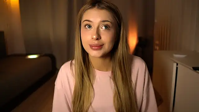 elisa moon online show from 12.08.24