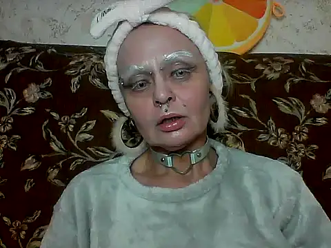 Snapshot of Gardener_of_Illusions chatting on 05.17.26 Gardener of Illusions online show from 05.17.26