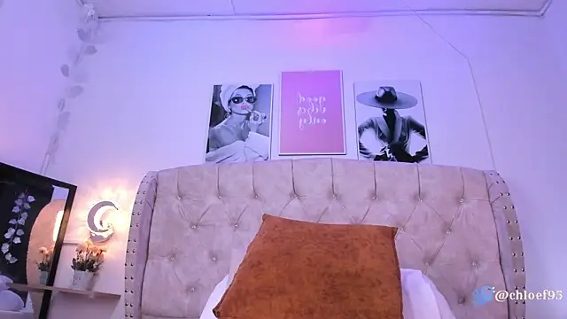 ChloeFerreira online show from 01.12.25