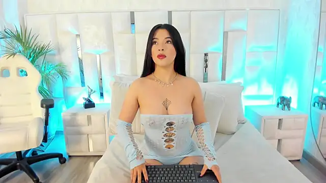 im nika  online show from 10.30.25