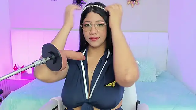 Snapshot of estrella_bigboobs14 chatting on 10.31.25 estrella bigboobs14 online show from 10.31.25