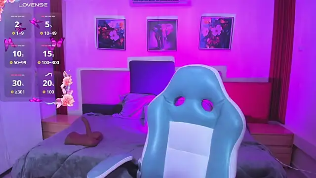 Snapshot of estrella_bigboobs14 chatting on 12.19.25 estrella bigboobs14 online show from 12.19.25