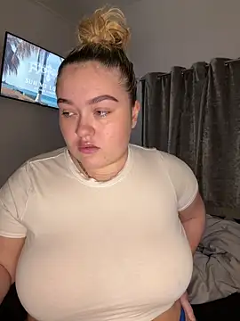 Snapshot of Dolly19x chatting on 12.06.24 Dolly19x online show from 12.06.24