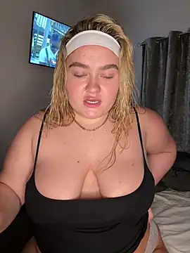 Snapshot of Dolly19x chatting on 12.07.24 Dolly19x online show from 12.07.24