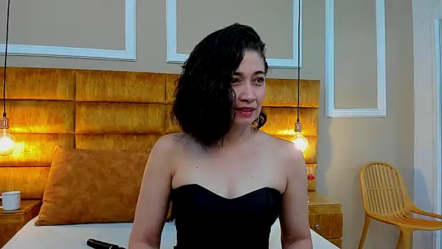 Snapshot of adarussell chatting on 01.26.25 adarussell online show from 01.26.25