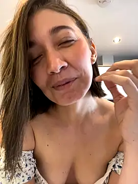 Snapshot of adarussell chatting on 09.26.25 adarussell online show from 09.26.25