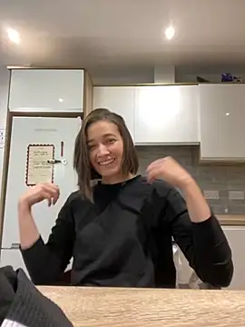 Snapshot of adarussell chatting on 10.04.25 adarussell online show from 10.04.25