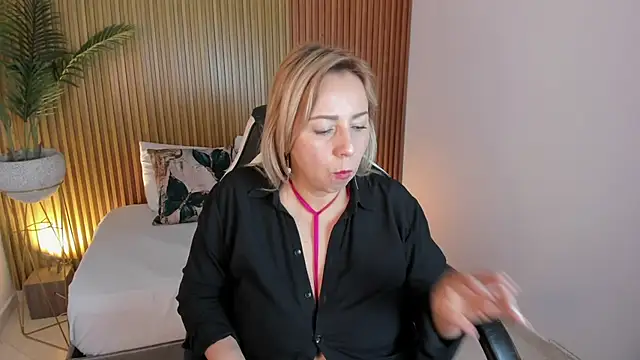 Snapshot of andre_soto_ chatting on 12.29.24 andre soto online show from 12.29.24