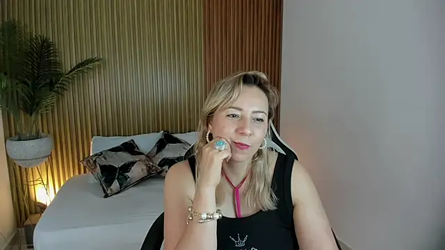 Snapshot of andre_soto_ chatting on 01.06.25 andre soto online show from 01.06.25