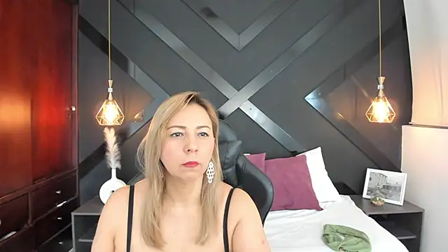 Snapshot of andre_soto_ chatting on 02.18.25 andre soto online show from 02.18.25