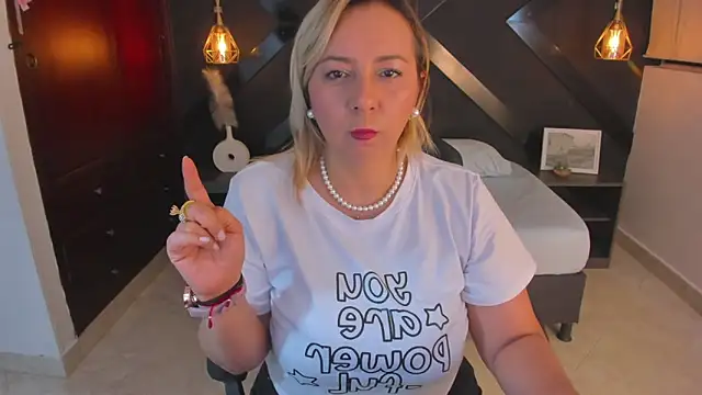 Snapshot of andre_soto_ chatting on 09.11.25 andre soto online show from 09.11.25