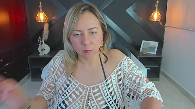 Snapshot of andre_soto_ chatting on 10.30.25 andre soto online show from 10.30.25