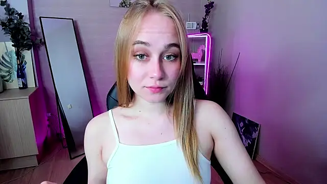 Snapshot of LianaBright chatting on 04.29.26 LianaBright online show from 04.29.26