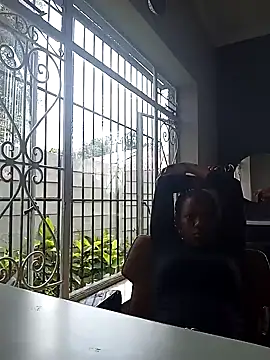 Snapshot of vanie chatting on 01.18.25 vanie online show from 01.18.25