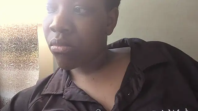 Snapshot of vanie chatting on 10.17.25 vanie online show from 10.17.25