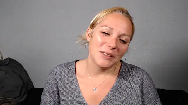 Doucelouve9 online show from 11.22.25